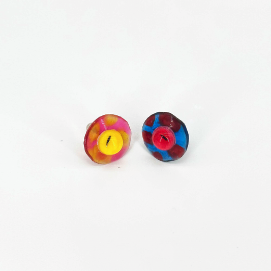 Front view of the handmade ring set with colored eye elements made of resin